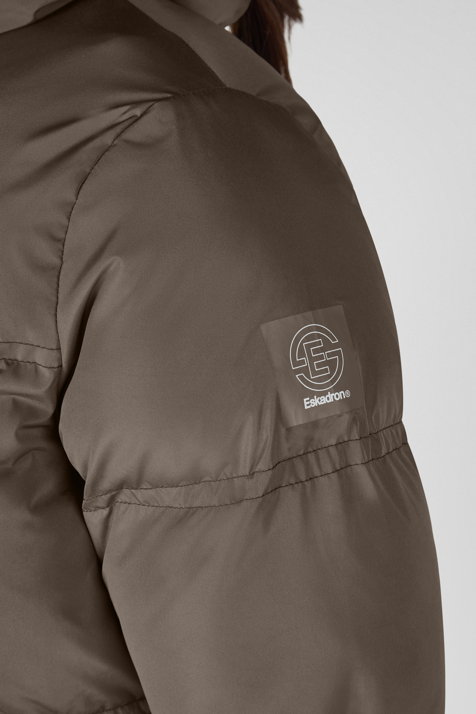 Pufferjacke, Daunenjacke, Arm-Patch, Logo-Patch, Braun, Pufferjacke, braun, Logo-Patch, Langarm, gesteppt