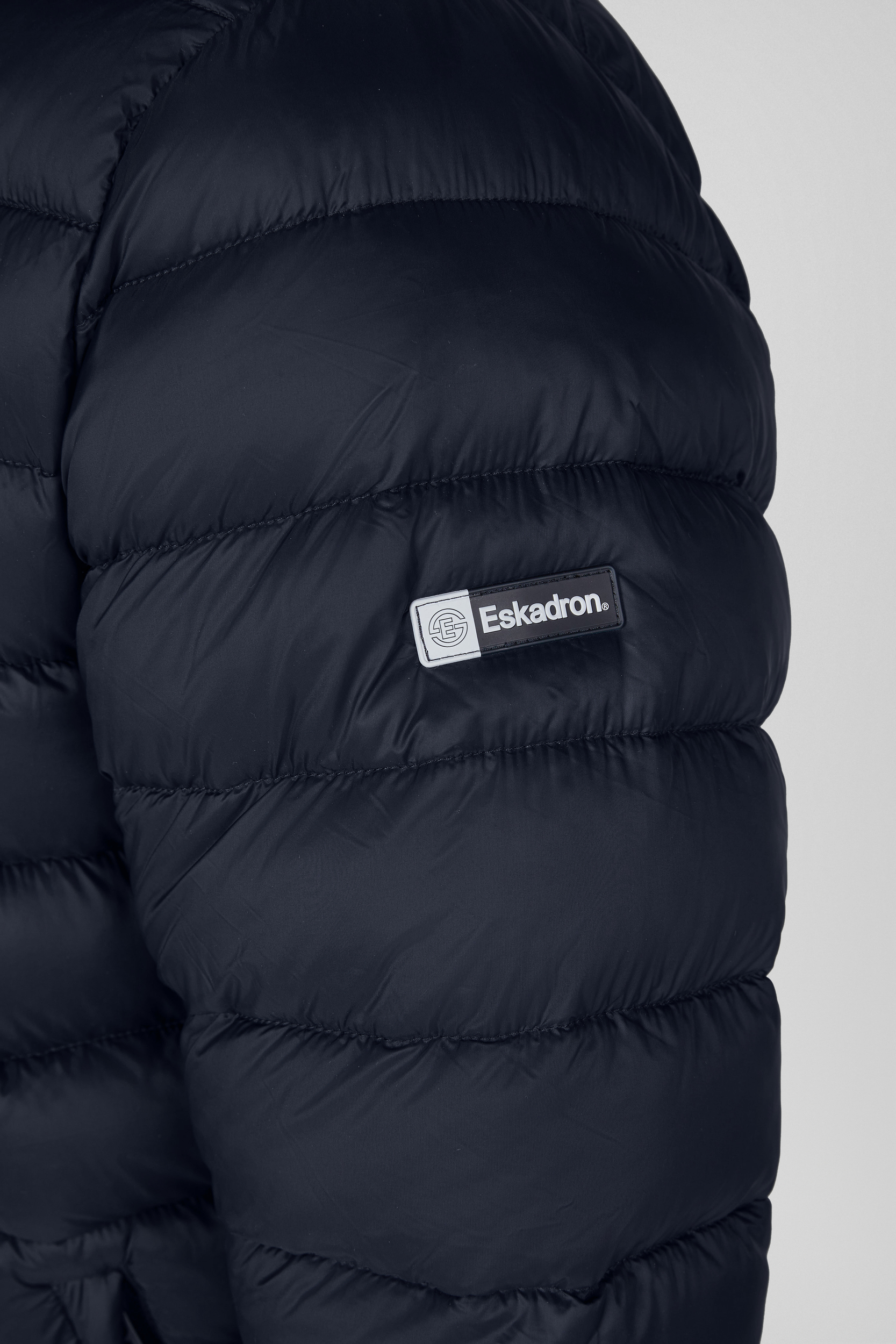 Daunenjacke, Puffer, Navy, Reißverschluss, Markenlabel, Daunenjacke, Daunenjacke, marineblau, gesteppt, Logopatch