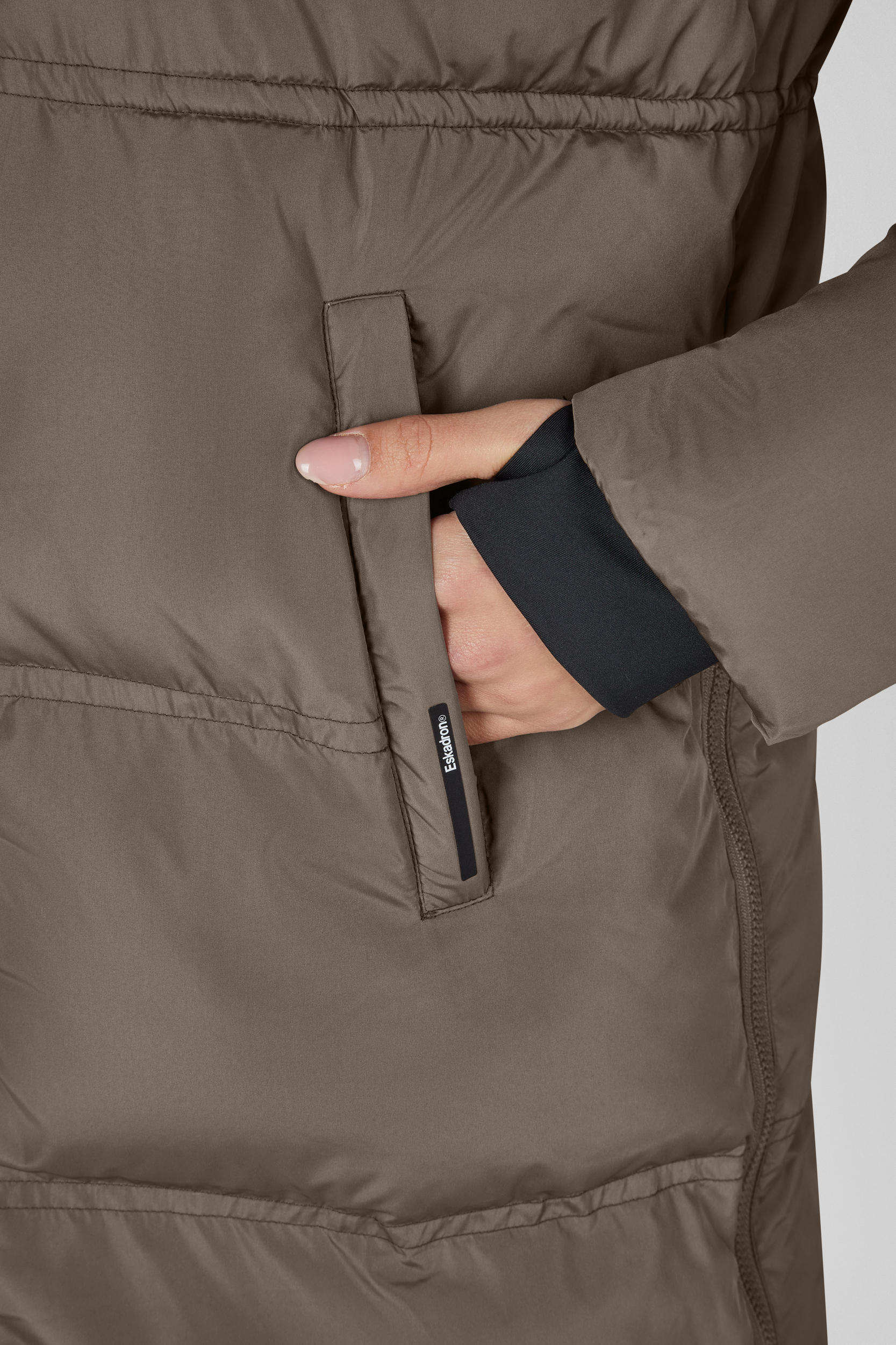 Pufferjacke, Reißverschluss, Seitliche Tasche, Farbton taupe, Stehende Manschette, Pufferjacke, Reißverschluss-Tasche, Midweight, Taupe, Lauf-/Aussentasche