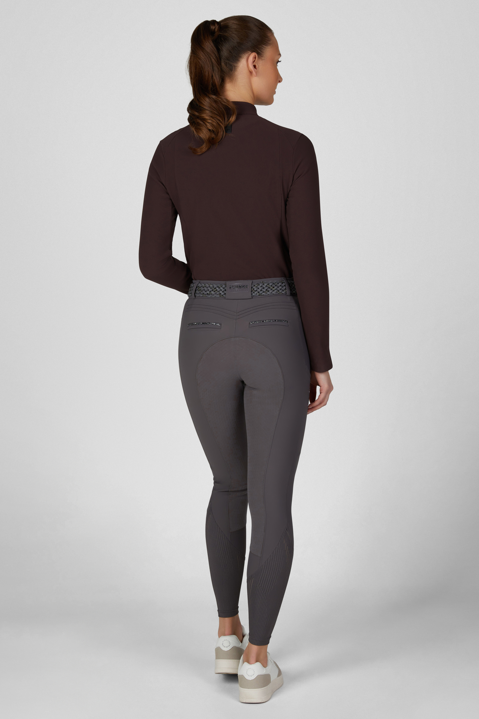 Reitsport, Reithose, Riding Pants, Grau, gerippelte Einsätze, Reithose, Fahrradleggings, Gürtel, Langarmoberteil, Rückenansicht