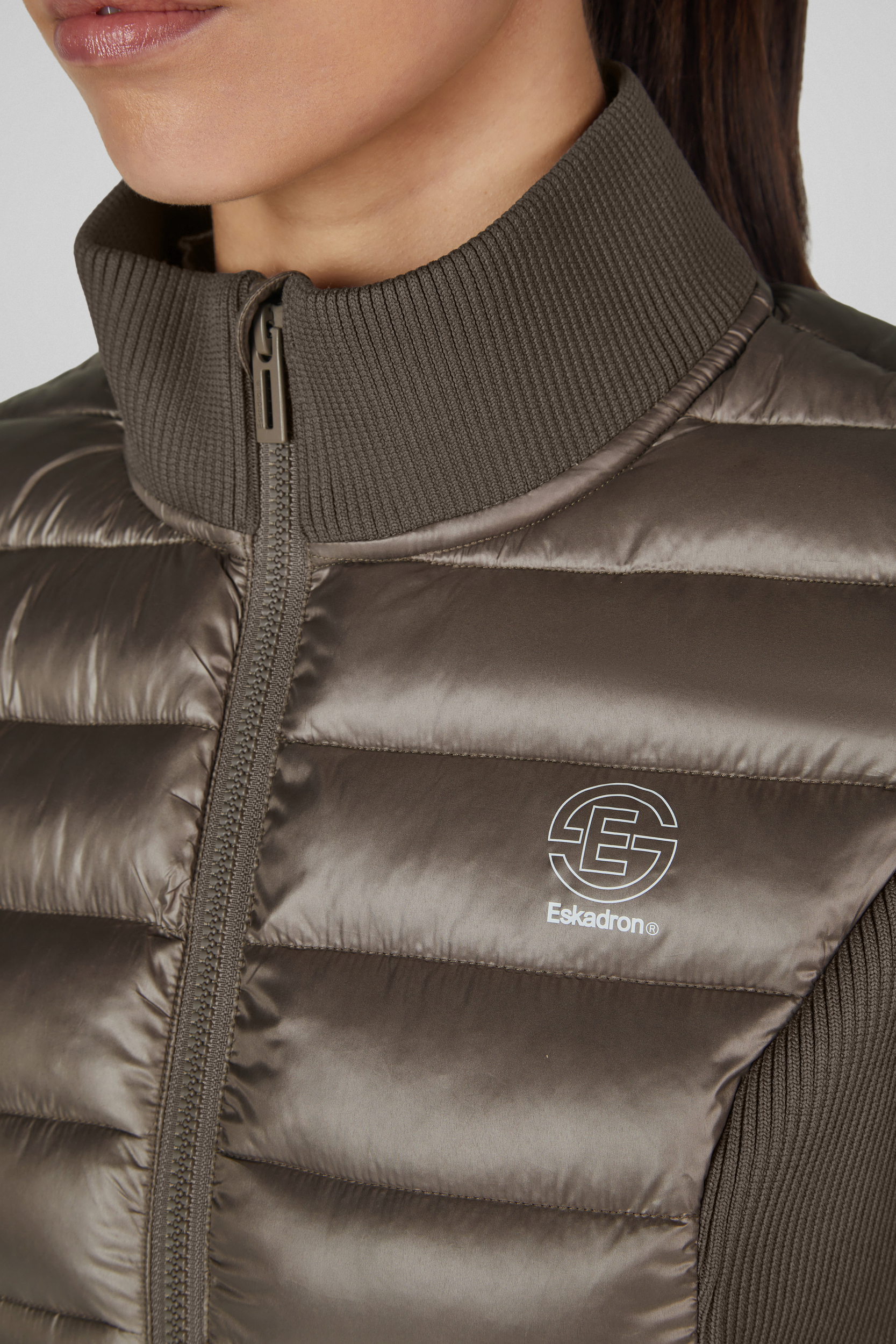 Pufferjacke, Reißverschluss, Standkragen, Steppmuster, Logo Eskadron, Pufferjacke, Reißverschluss, Kragen, gesteppt, Logo