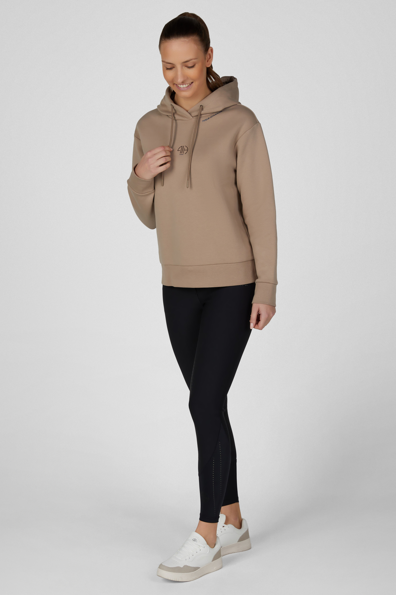 hoodie, beige, langer-saum, hoodie-mit-zugband, logostickerei, Hoodie, Beige, Kapuzenpullover, Leggings, Sneaker