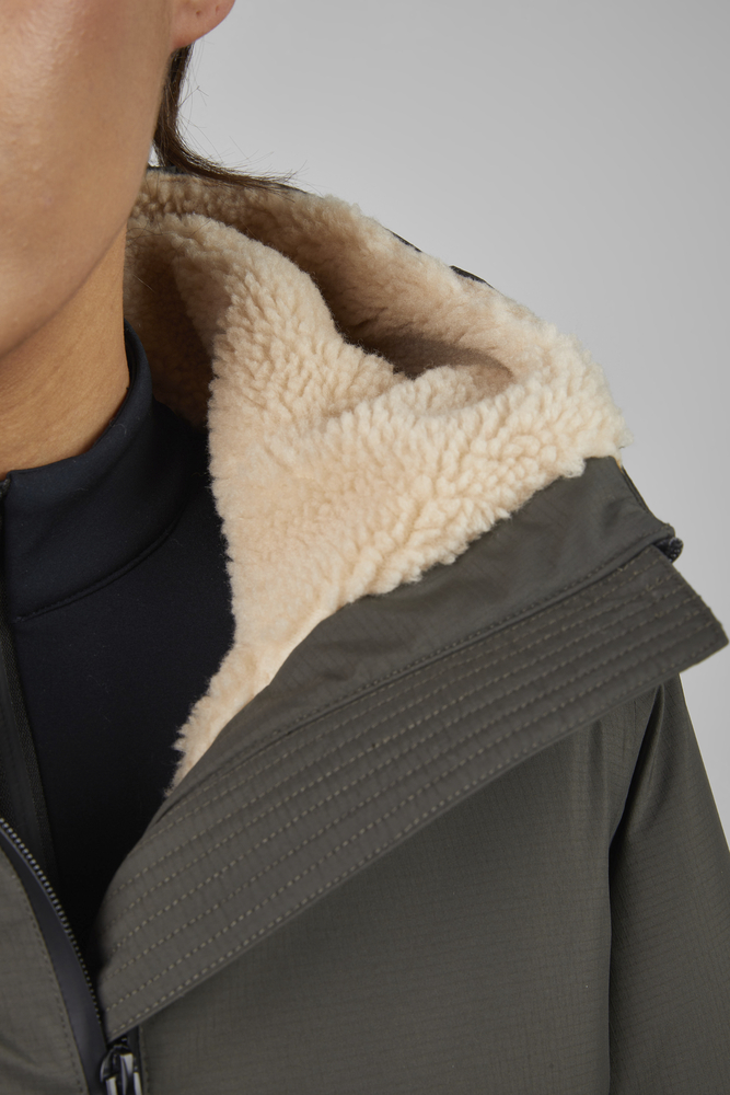 Bekleidung, Mantel, Jacke, Gesicht, Person