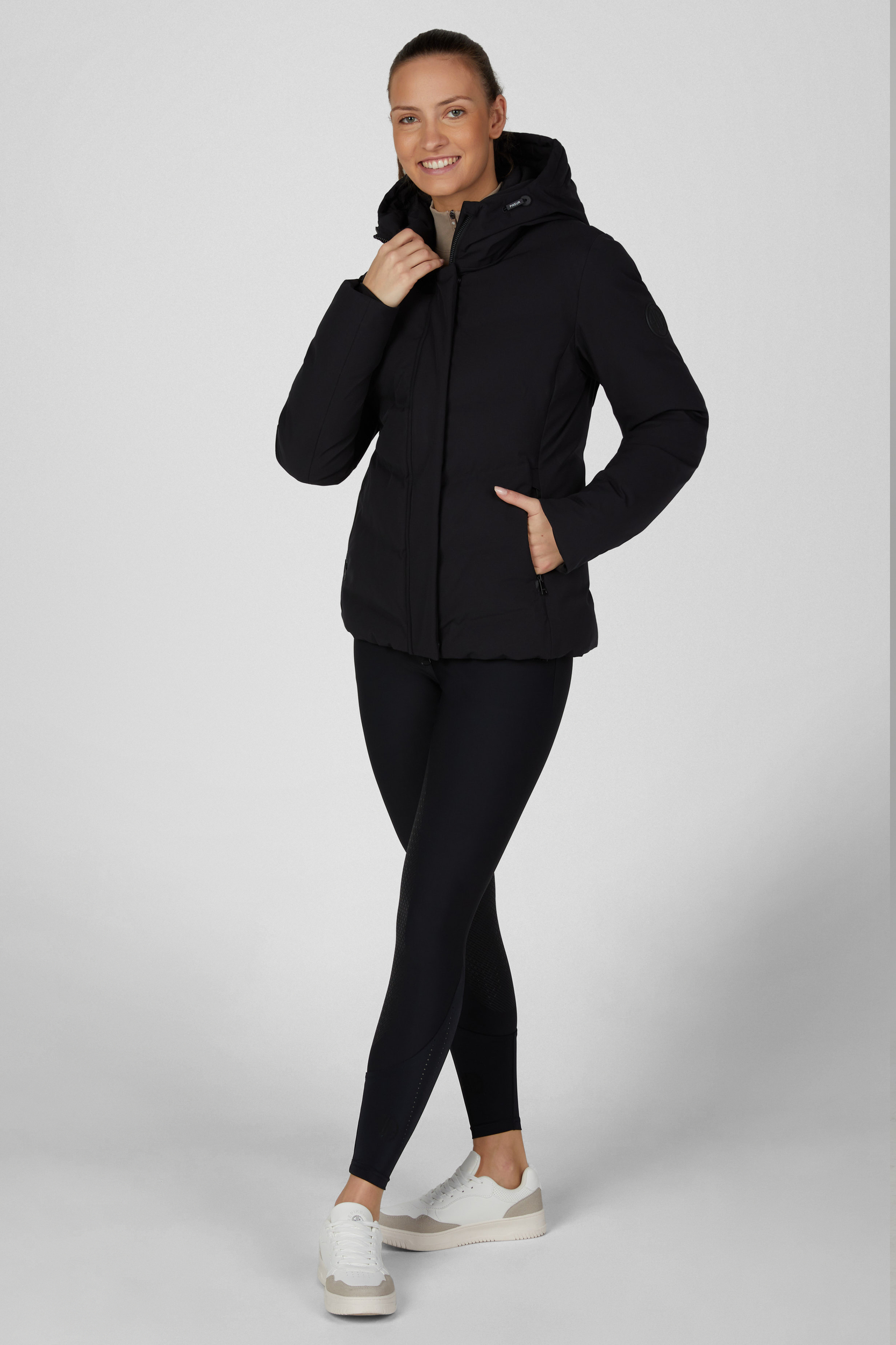 Jacke, Anorak, Daunenjacke, Schwarz, Hoodie, dunkle jacke, pufferjacke, hoodiejacke, winterschicht, tasche seitentasche