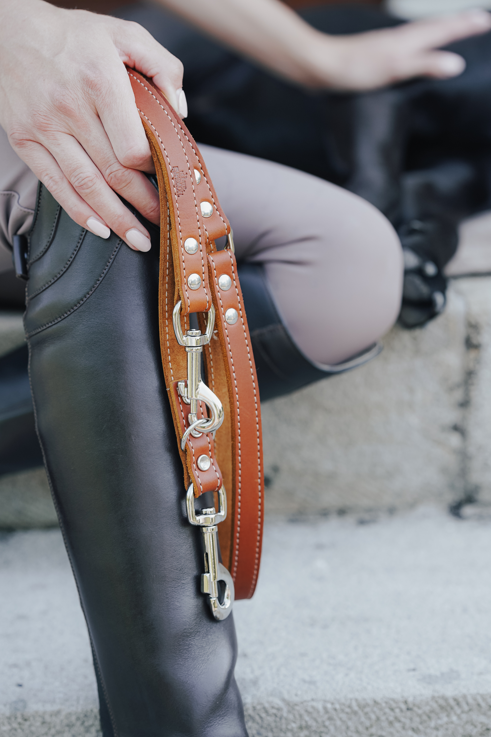 handbag, leder, braunen gurt, metall hardware, kniehoche stiefel, Stiefel, Schulterriemen, Lederriemen, Schwarz, Metallteile