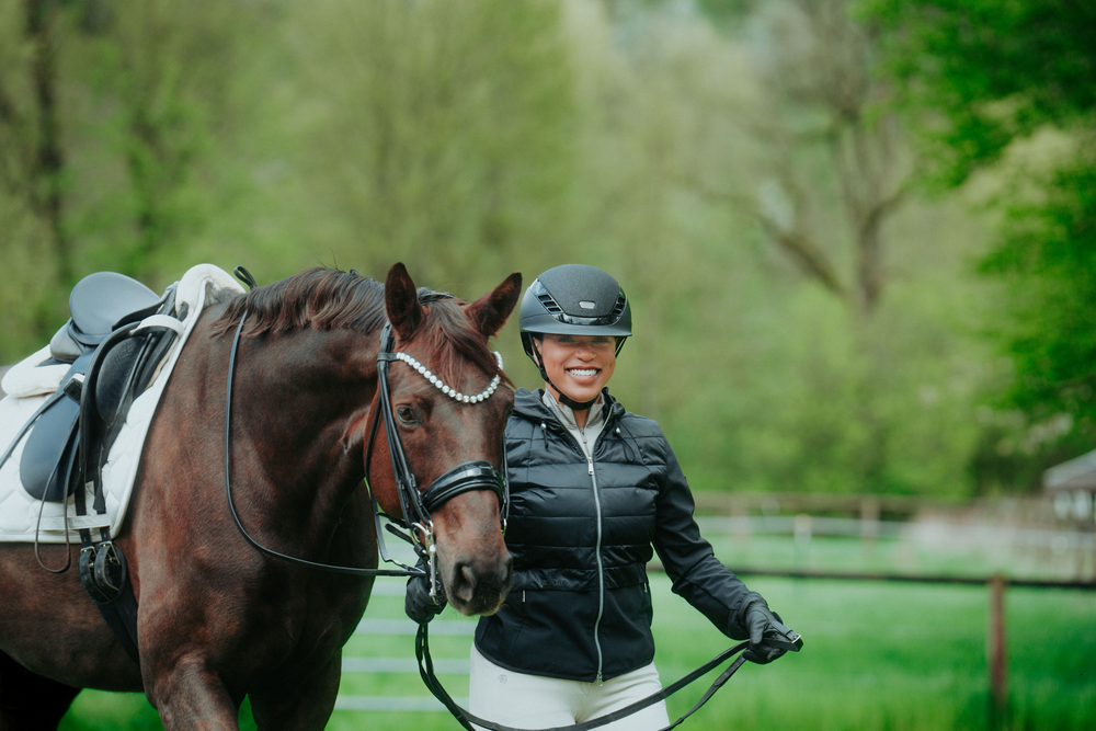 AIRLUXE SUPREME GLAM Short Visor Person, Helm, Pferdesport, Pferd, Säugetier