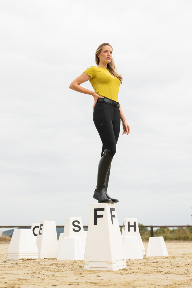 top, t-shirt, gelb, hose, stiefel, reitoutfit, reitstiefel, pferd, sprung, paddock
