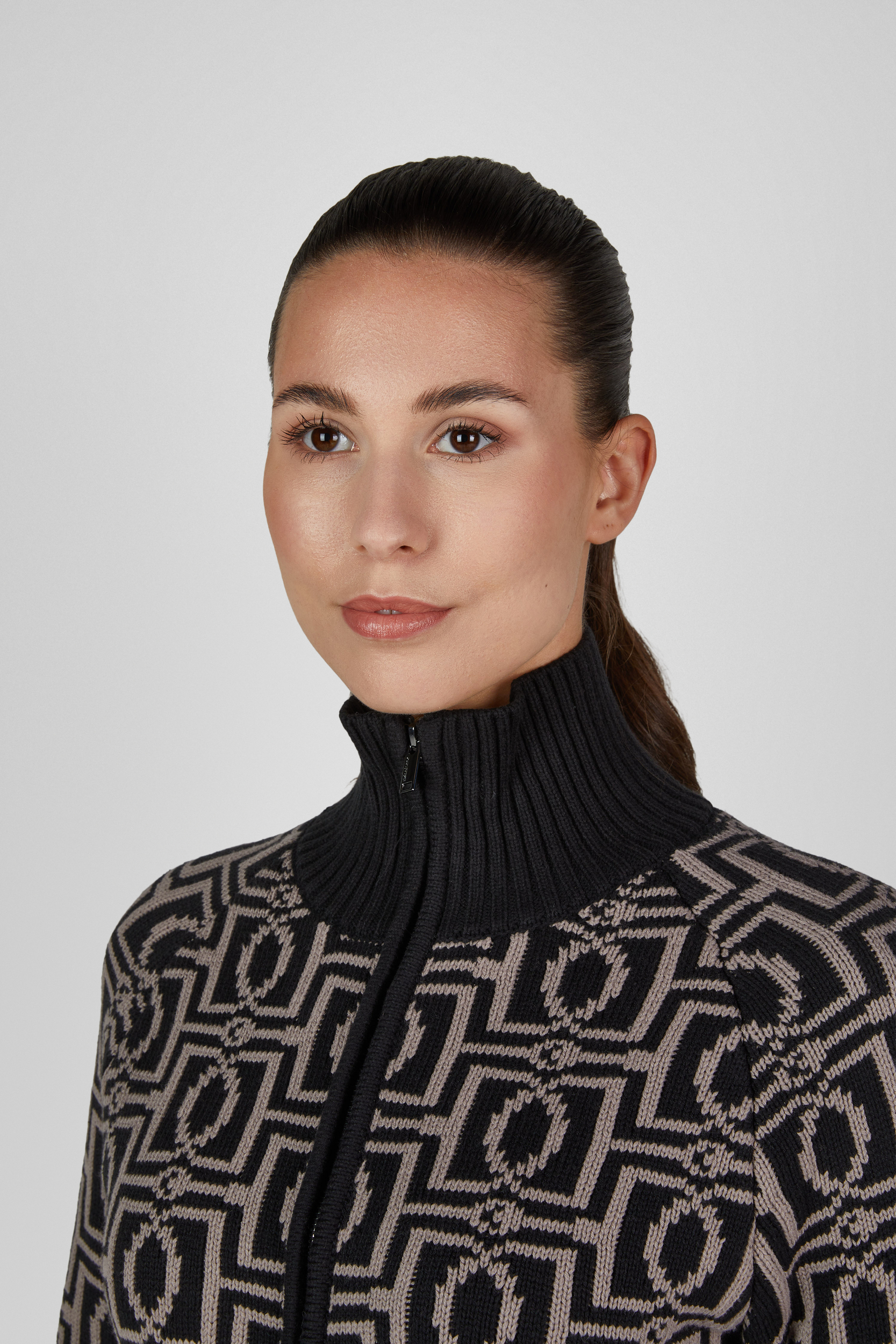 Strickjacke, Reißverschluss, Stehkragen, Jacquardmuster, Schwarz-Beige, Strickjacke, Stehkragen, Reißverschluss, Jacquardmuster, Schwarz-Beige