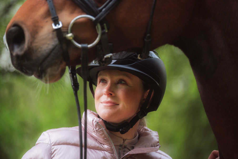 AIRLUXE SUPREME GLAM Long Visor Helme, Schutzhelm, Pferdesport, Person, Gesicht