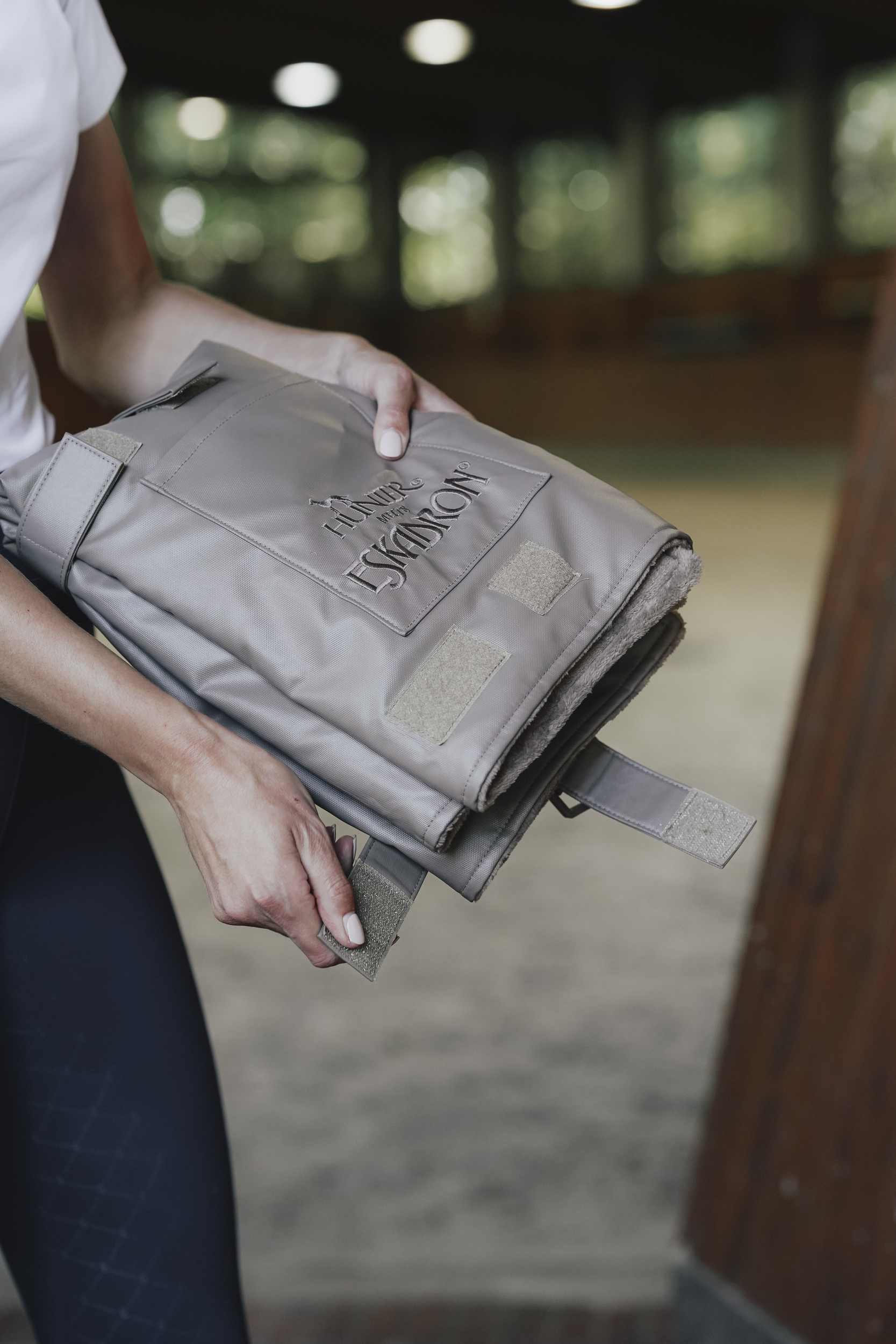 Nackt Gepolsterte Tasche, Verschlussklappe, Gehärtete Befestigung, Schultergurt, Gehäuse mit Klettverschluss, Trainingsrucksack, gepufferte Tasche, robuste Tragetasche, grau, Klettverschlüsse