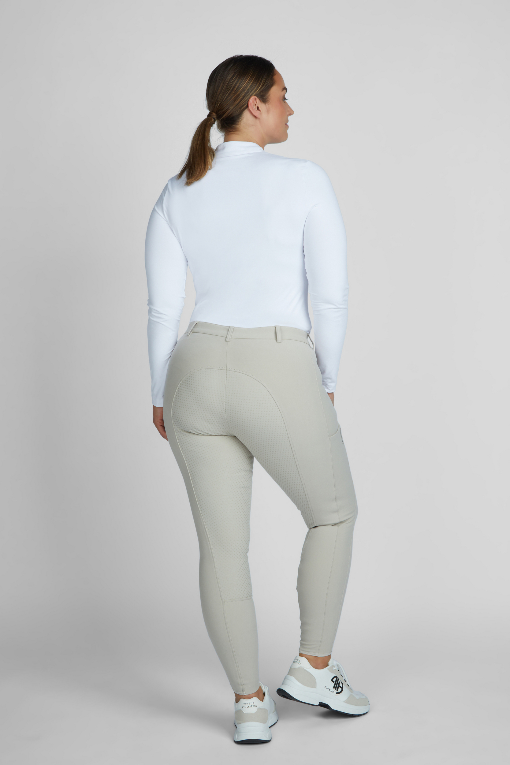 Bekleidung, Hosen, Langarm, Person, Hemd