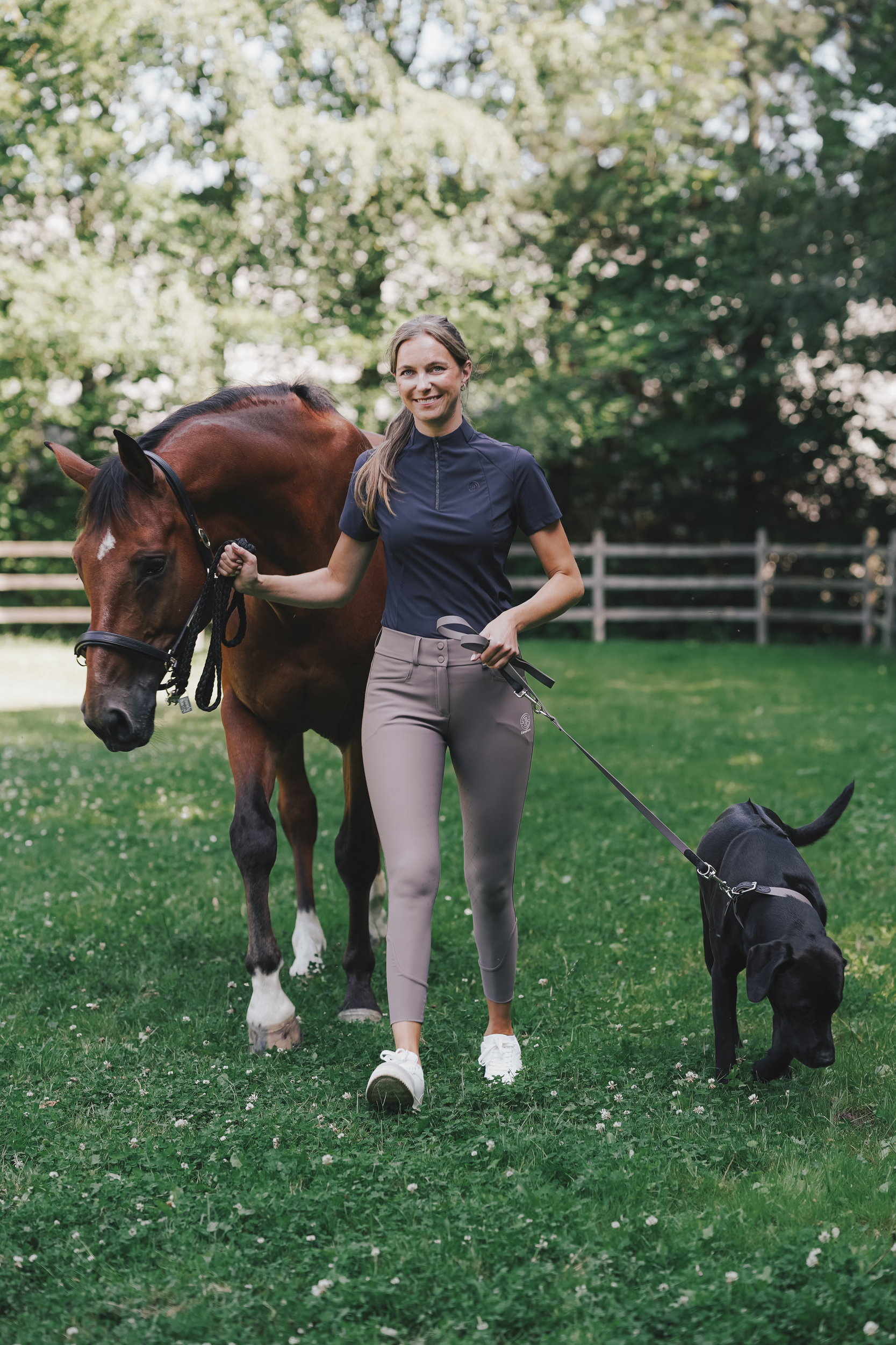 Pferd, Reiterin, Horsemanship, Hose, Leinen, Pferd, Reiterin, Hose, T-shirt, Hinterlassene Leine