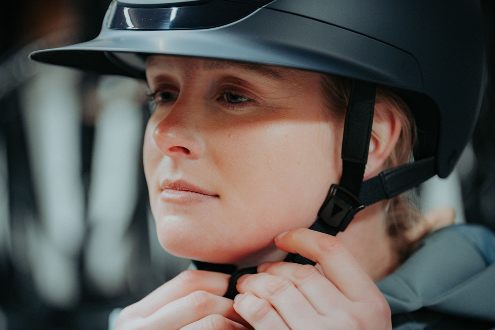 Schutzhelm, Helm, Finger, Person, Gesicht