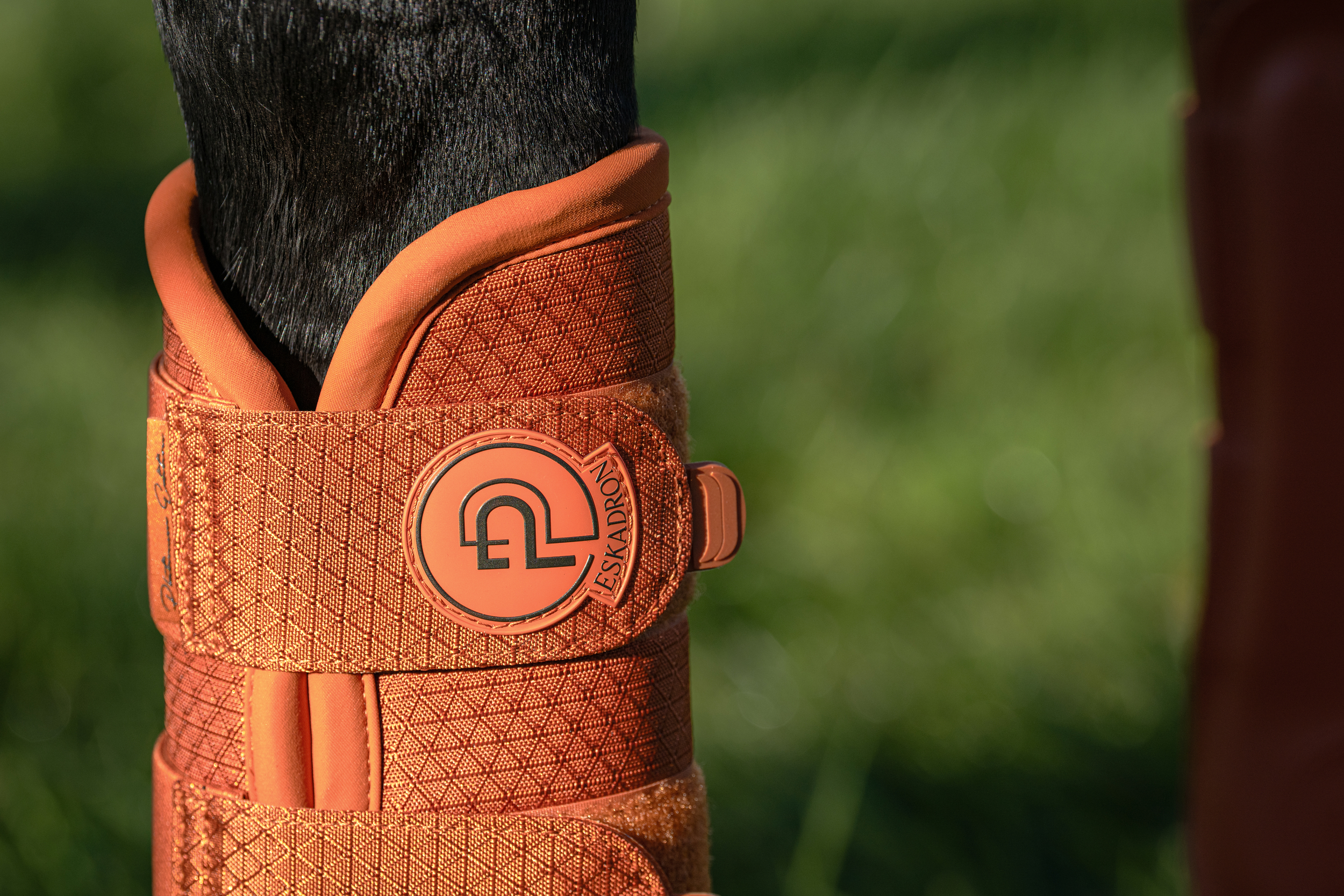 Orthesen, Verbandsschienen, Knöchelstütze, Orange, Gurte, Orthopedic boot, Ankle brace, Schnallenverschluss, Orange Farbe, Gemusterte Textur