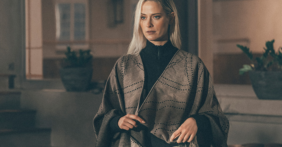 Strickponcho, Taupe, Ajourmuster, Lockere Passform, Poncho, Grau-braun, Ajourmuster, Strickstoff, Weiter Schnitt