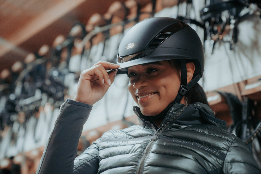 Gesicht, Kopf, Lächeln, Helm, Jacke