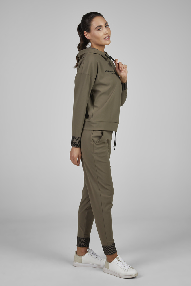 Formelle Kleidung, Anzug, Mantel, Person, Khaki