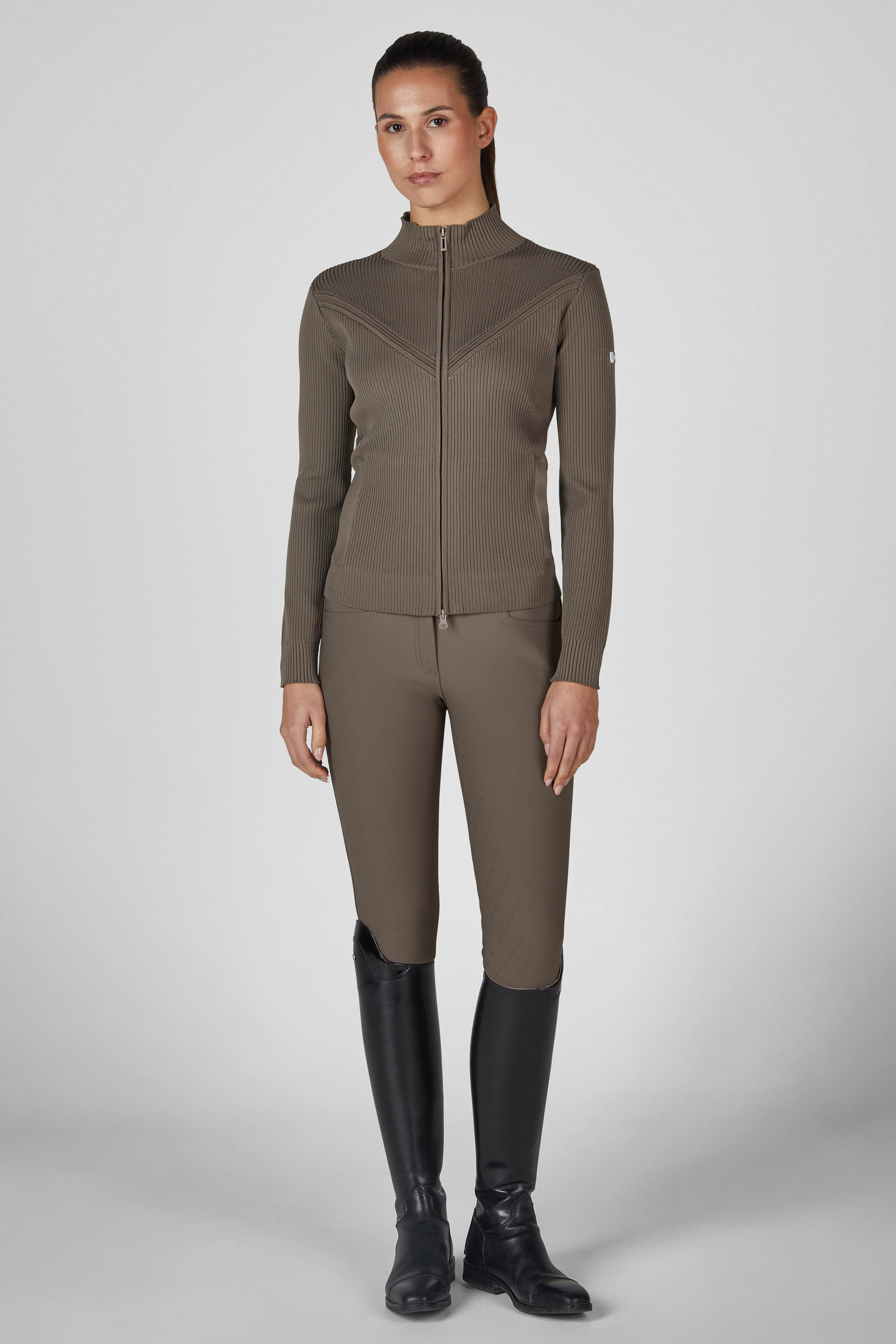 Kunstlederhose, Reitstiefel, Rippenstrickjacke, Zipperjacke, taillierte Passform, Rippenstrick, Reißverschluss, Jacke, Pantalon?, Stiefel