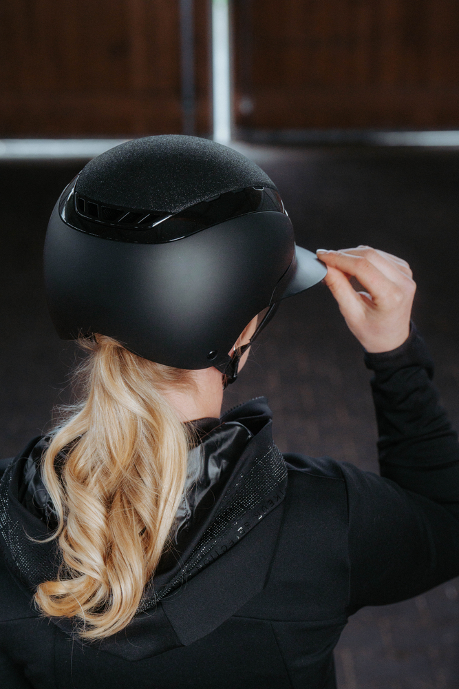 AIRLUXE SUPREME GLAM Long Visor Helme, Sturzhelm, Schutzhelm, Person, Frau