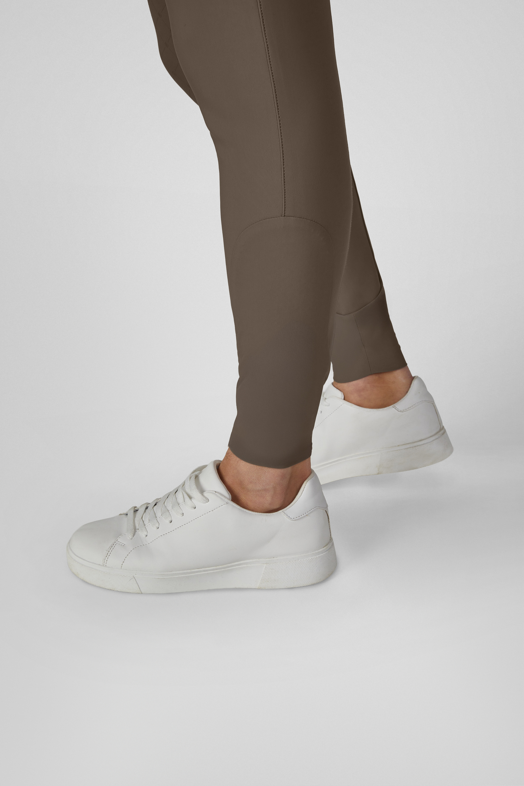Hose, Leggings, Tights, weiße Sneaker, Sneaker, Leggings, Braun, Athleisure, Knielang, Weiße Sneaker