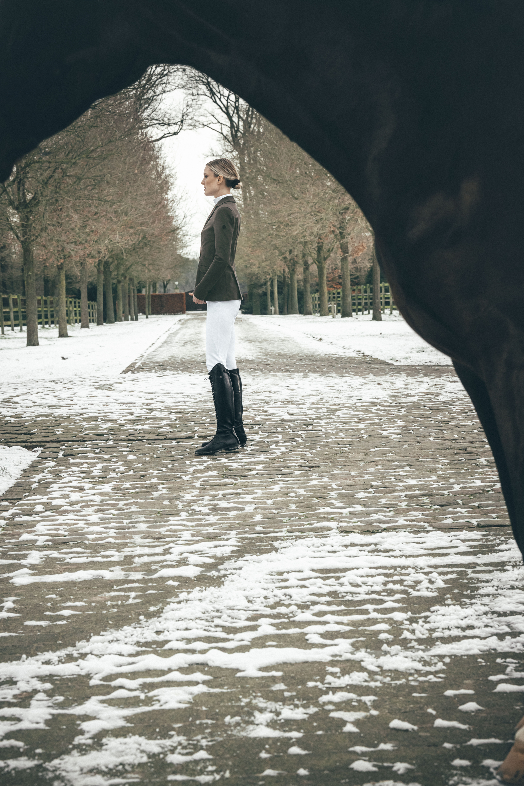 jacke, mantel, stiefel, weiße hose, winter, Reitstiefel, Kleidung, Winter, Bühne, Schwarz, equestrian, Stiefel, Jacke, weiße_Hose, Schnee