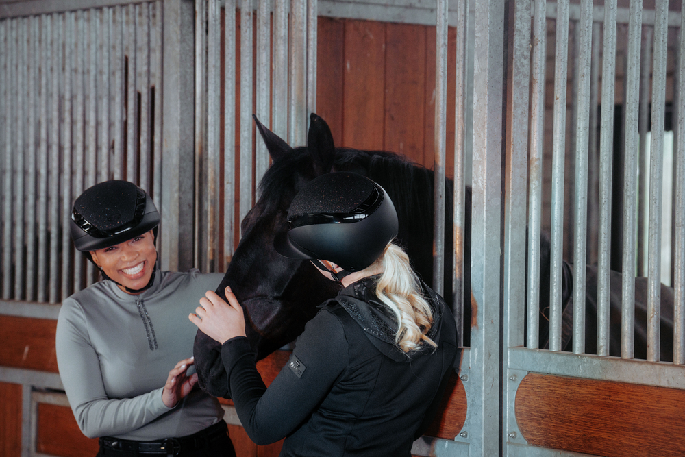 AIRLUXE SUPREME GLAM Long Visor Helme, Person, Gesicht, Hut, Pferd