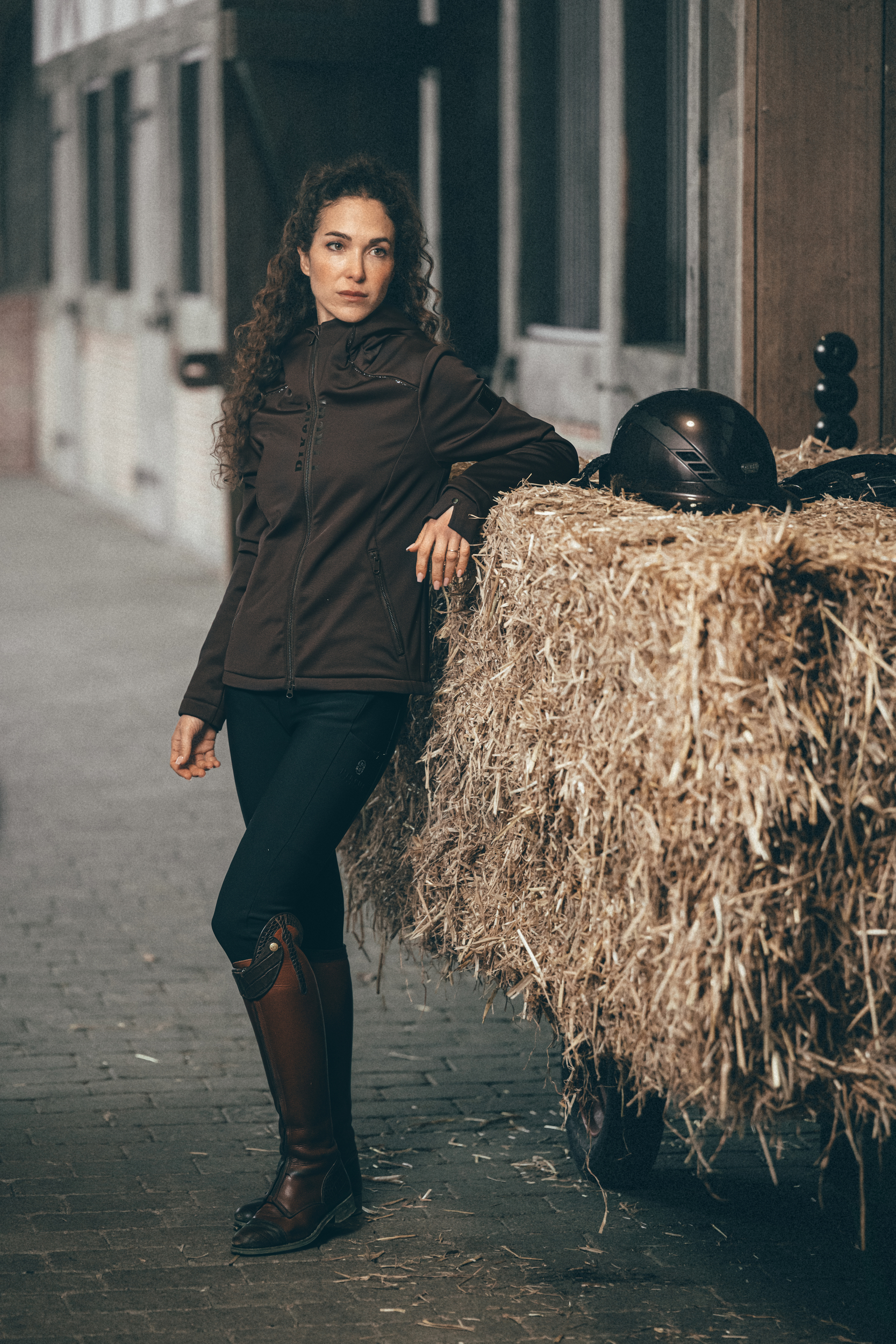 Reitstiefel, Jacke, Sattelstall, Hauptbild, Model, Reitjacke, Softshell, Hemdjacke?, Brown?, Outdoor-Top