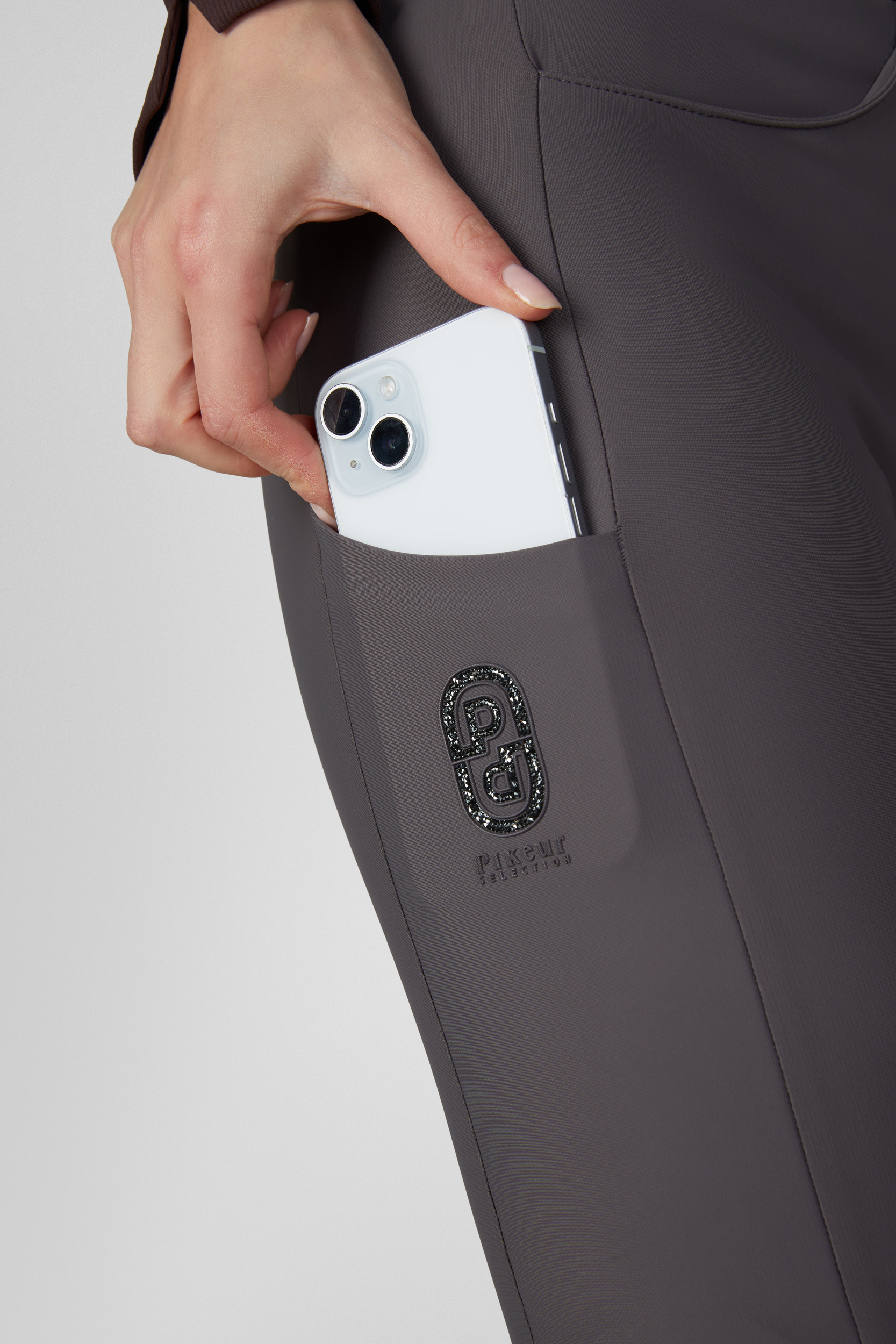 Hose, Tasche, Smartphone, Grau, Seitentasche, pocket, Smartphone, Duale Kamera, graue Hose, Logo-Patch