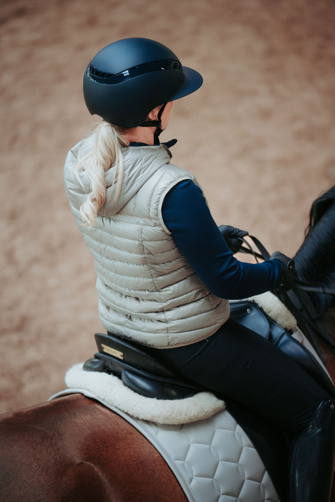 Pferdesport, Person, Helm, Bekleidung, Handschuh