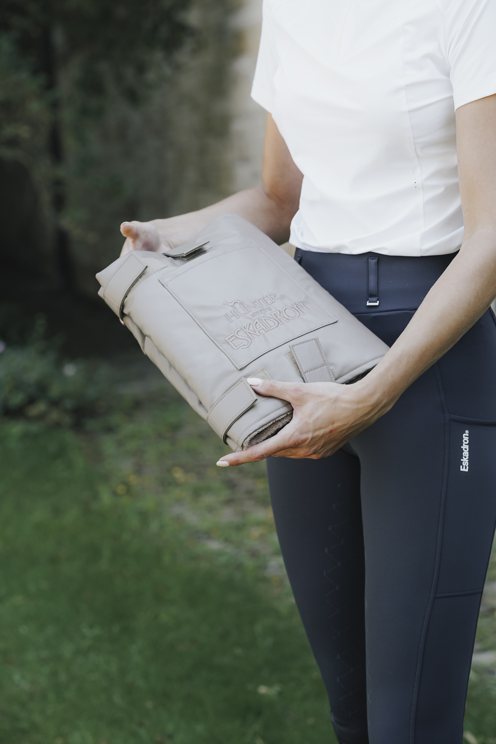 Geldbörse, Gurtrolle?, Schuh?, Hose, Eskadron Logo, Herrenoutfit, Accessoire, Outdoor, Falten?, Mantel?, Geldbörse, Clutch, Geldbeutel, Accessoire, Tasche