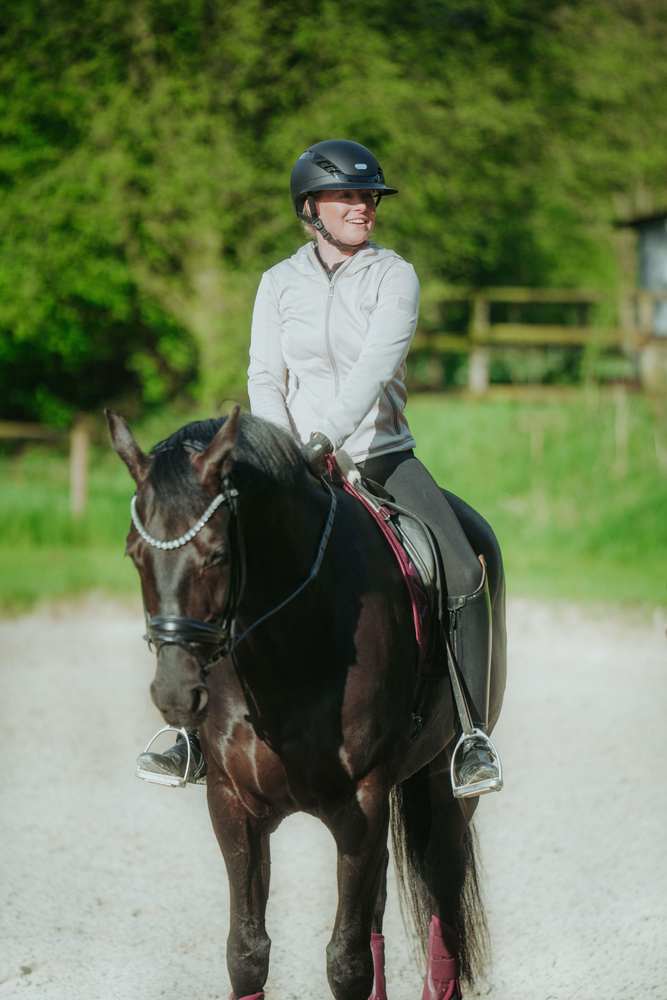 Pferdesport, Pferd, Säugetier, Person, Helm
