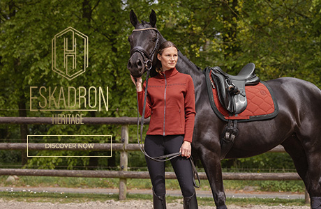 Schabracke, Rot, Steppmuster, Reitjacke, Reithose, rote Reitjacke, Stehkragen, Reitsattel, rote Schabracke, Rautensteppung