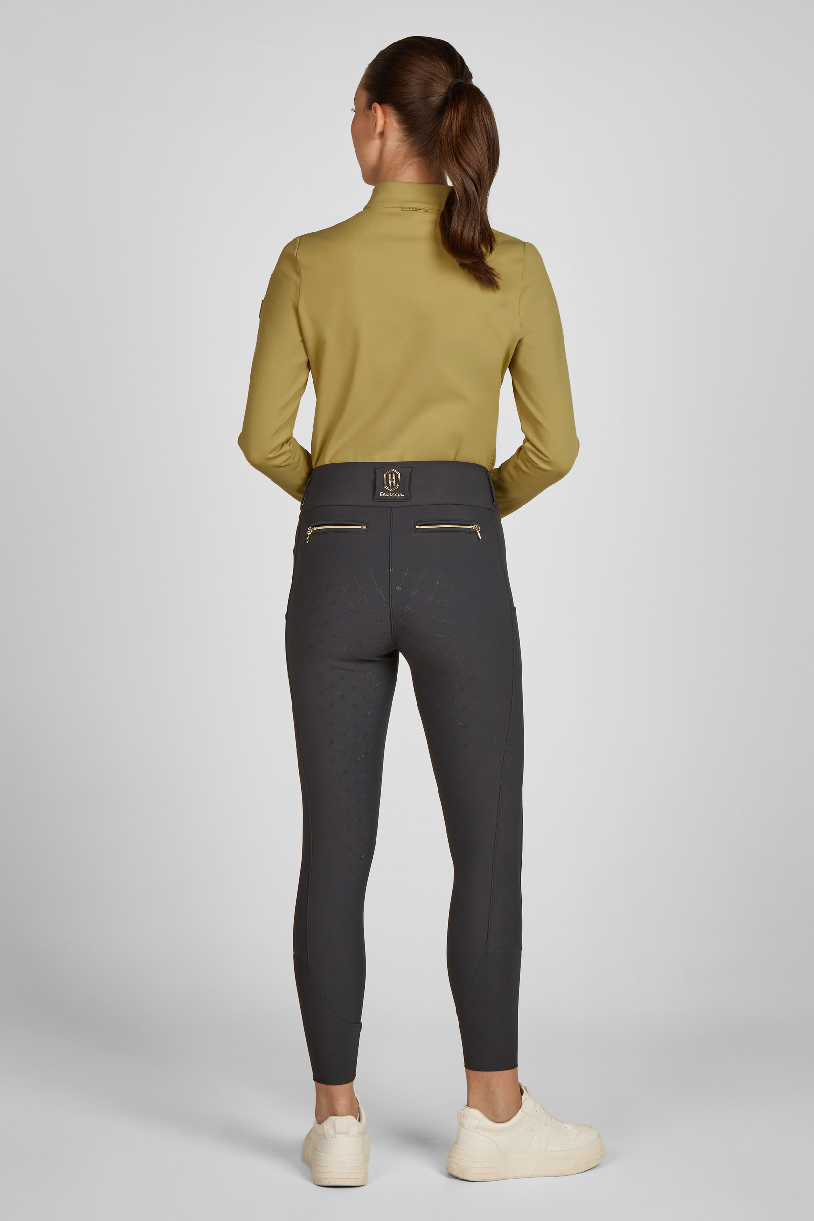 Bekleidung, Hosen, Person, Langarm, Khaki